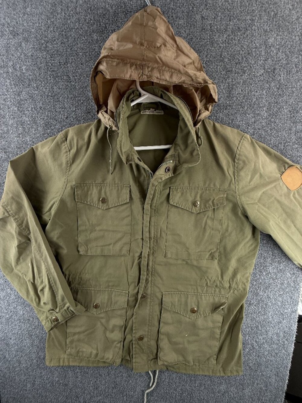 VTG Fjallraven Original RAVEN Sweden Stow Hood Jacket 42 Green Military 70s